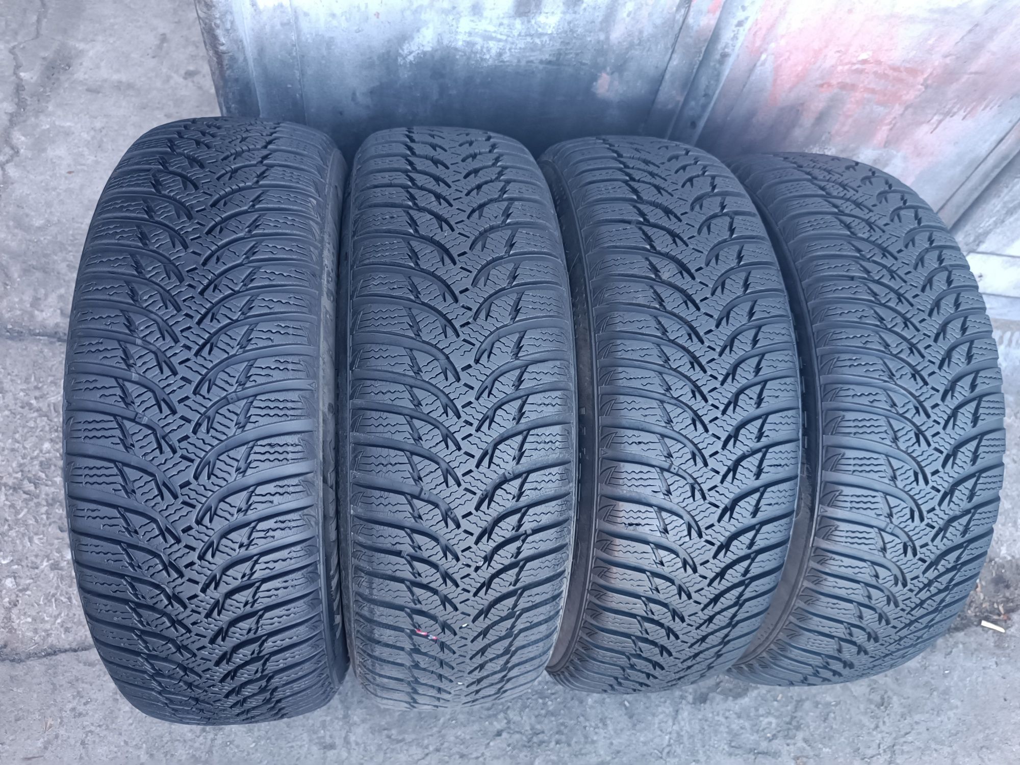 185/60/15 Kumho .