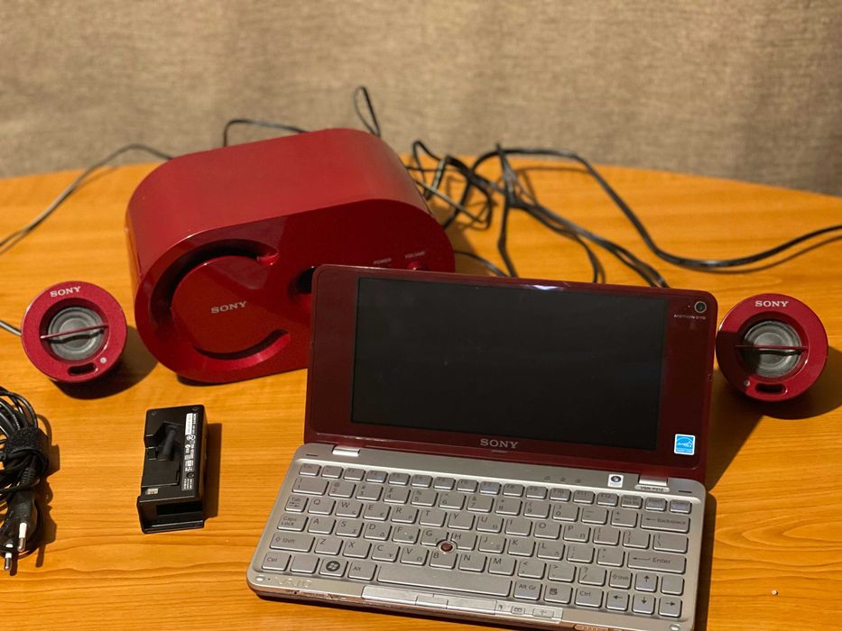 Мини компютър Sony VGN-P21Z + SONY SRS-D25
