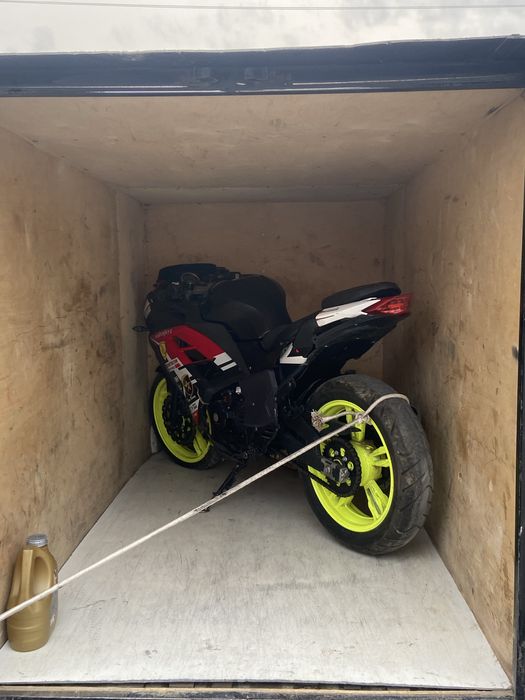 Мотоцикл kawasaki 300cc