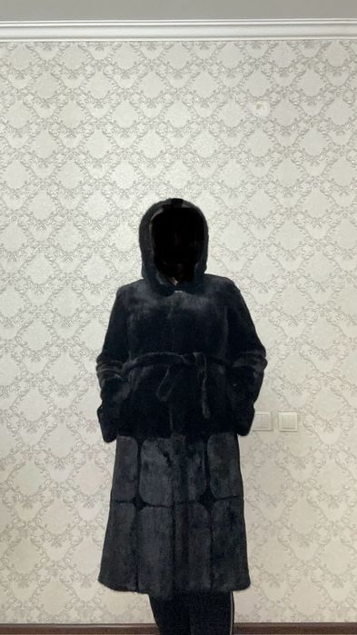 Цельная норковая шуба.