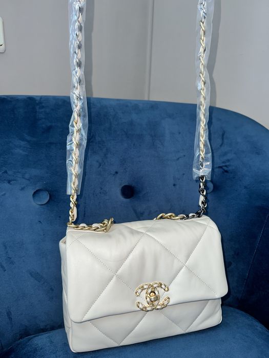 Chanel 19 чанта