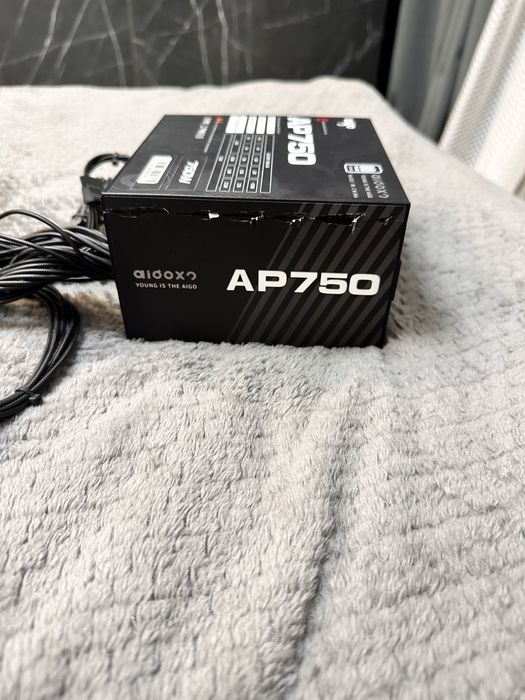 Продам блолк питания Aigo AP750 750 Вт