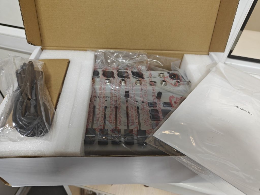 Микшерный пульт Behringer flow 8