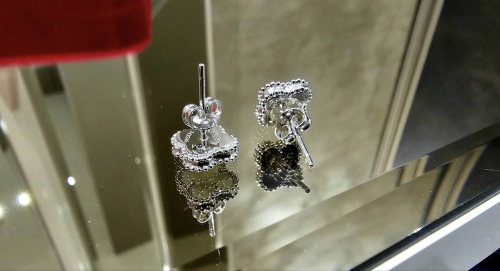 Van Cleef & Arpels VCA Silver Mother of Pearl Alhambra Дамски Обеци