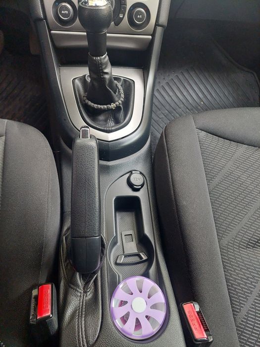 308 1.6 D 2011г. Конзола между предни седалки