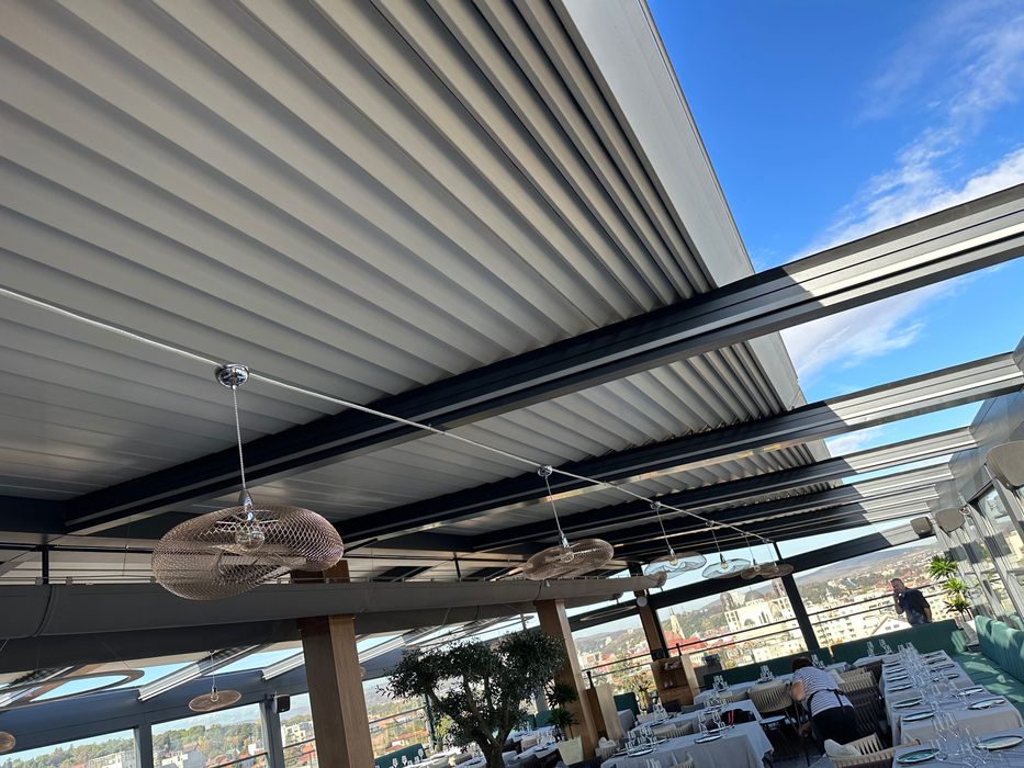 Pergole retractabile Bioclimatice cu lamele din Aluminiu.
