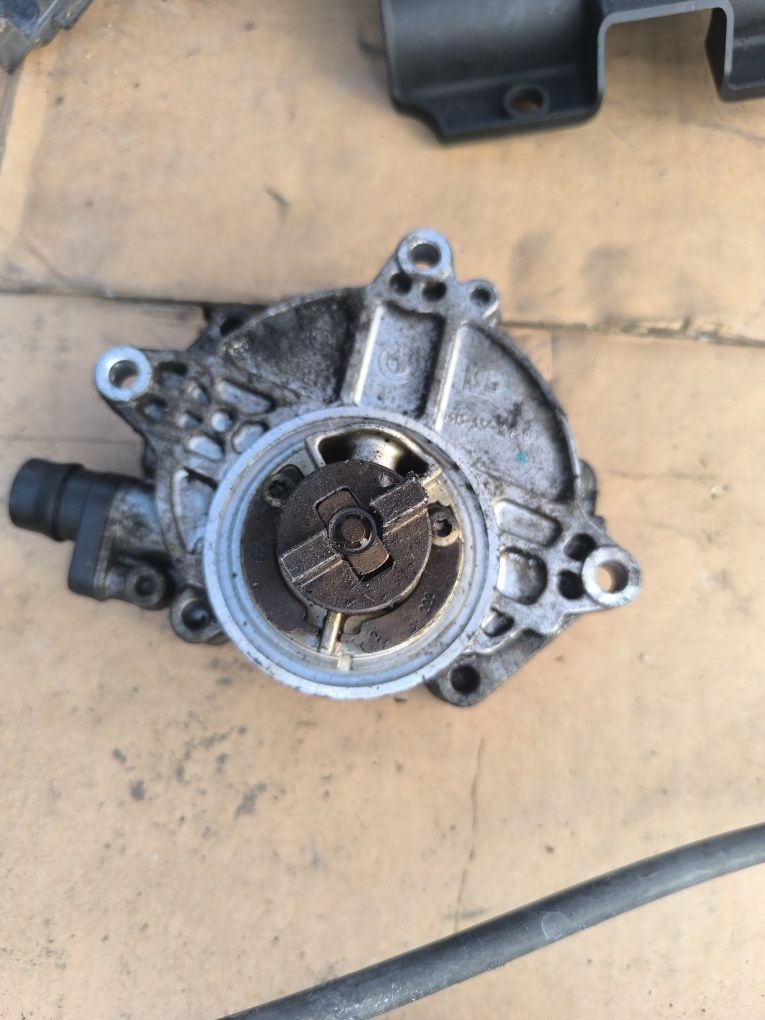 Вакуум помпа Bmw бмв е90 е92 е92