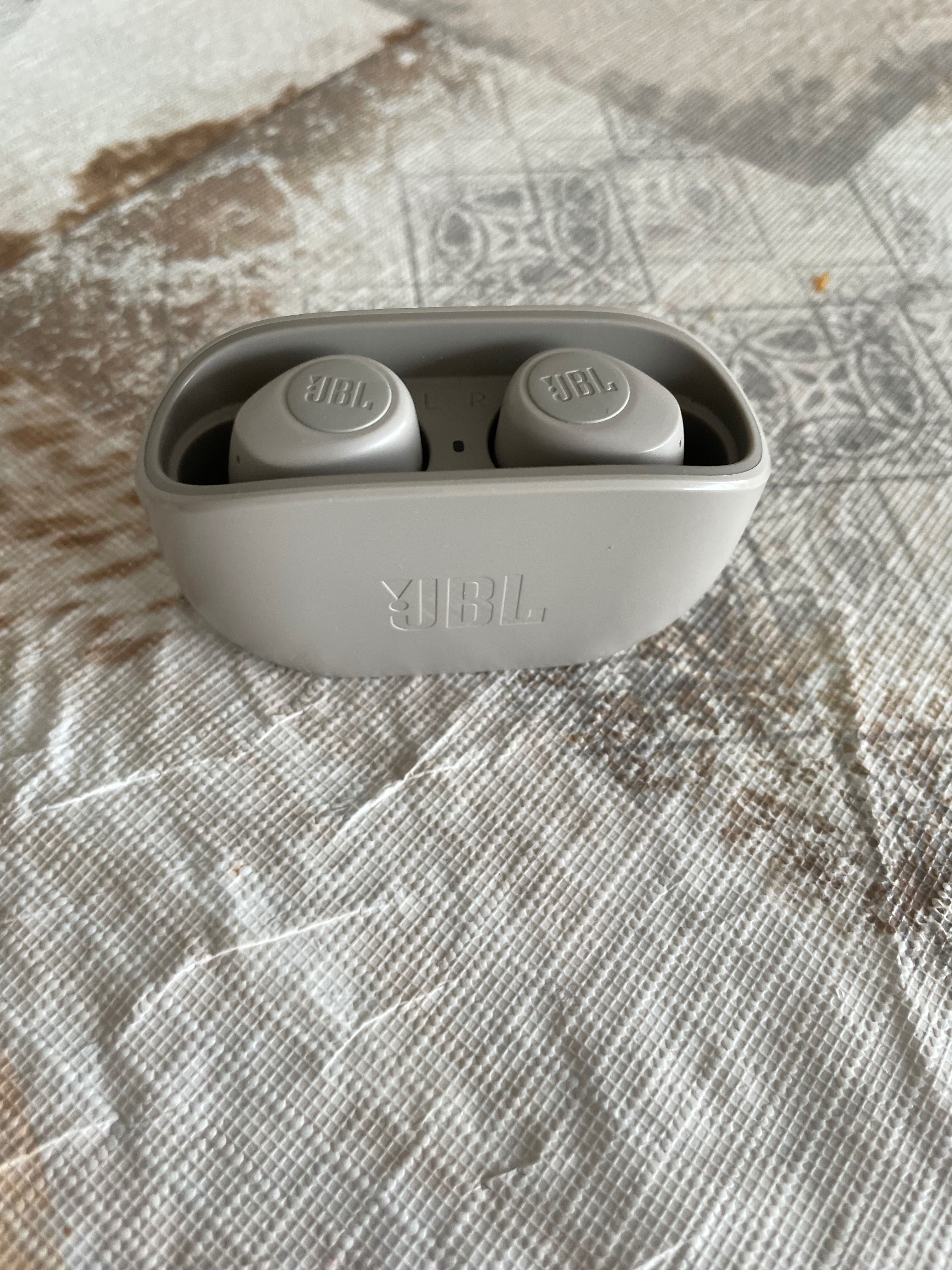 JBL слушалки bluetooth