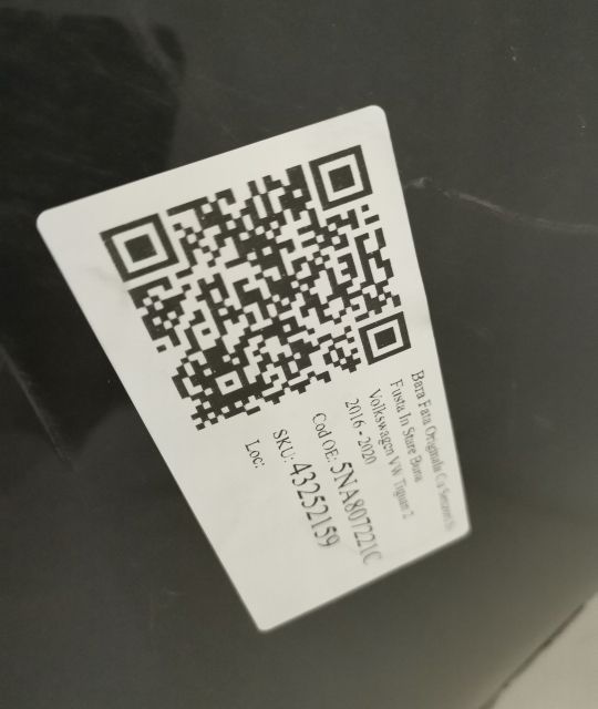 Предна броня Оригинална С Датчици И Предна Пола В Добро Състояние Фолк