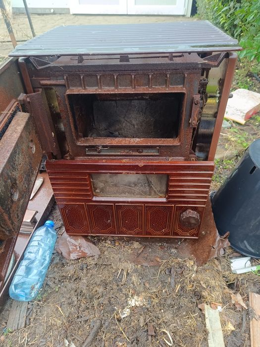 Чугунена печка на дърва