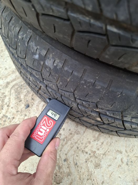O Janta si doua anvelope Duster 215 65 R16 rezerva