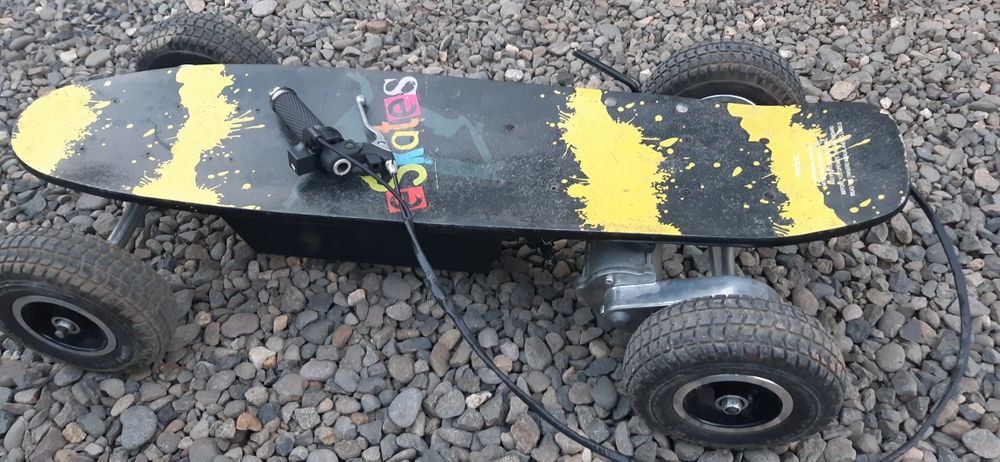 De vanzare skateboard electric sau schinb cu trotineta electrica