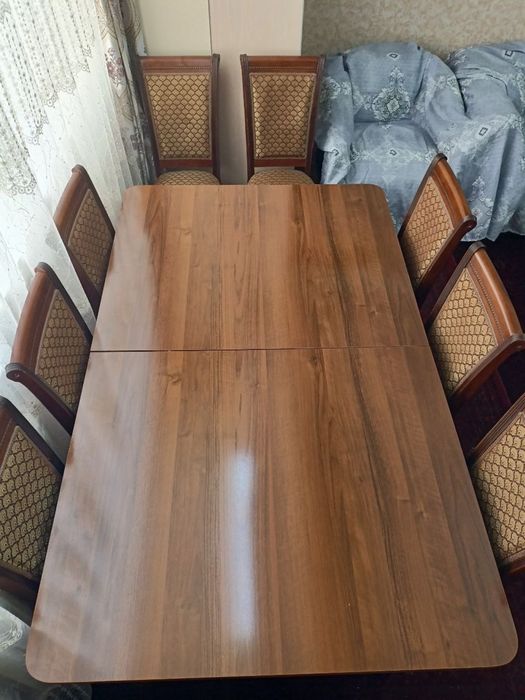 Продается стол и стулья