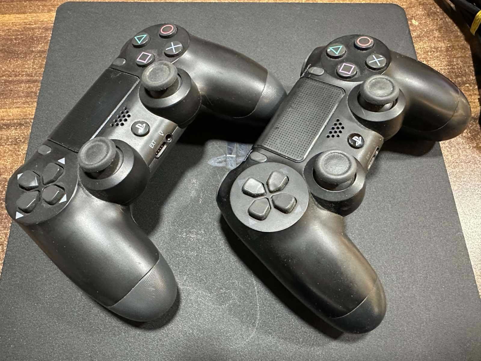 Playstation 4 Slim 500 GB + 2 джойстика