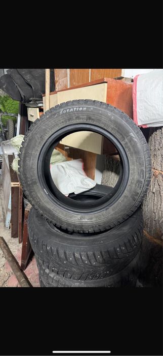 Продам зимние шины размер 185/65/15 ,3 шипованные 1 липучка