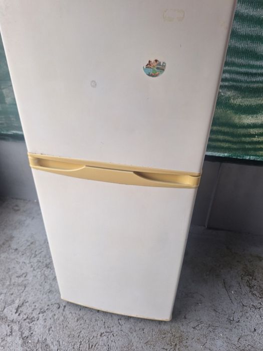 Хладилник с фризер