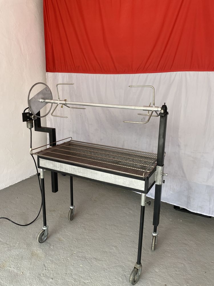 Gratar cu protap rotisor