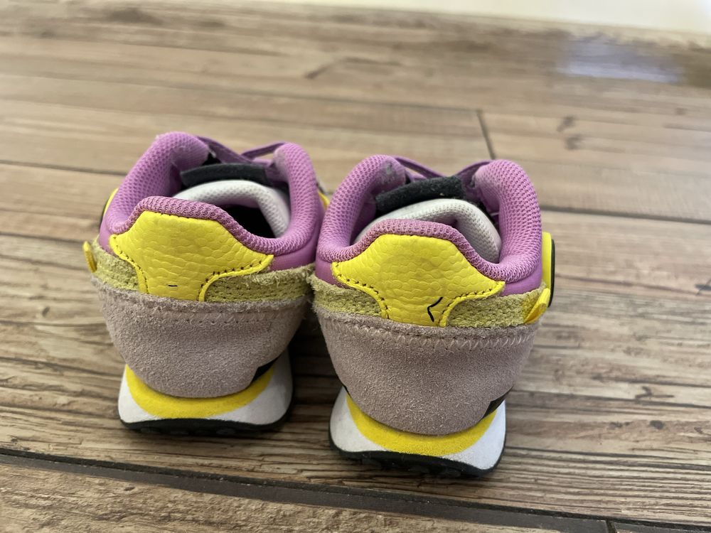 Маратонки PUMA за бебе момиче, размер 21
