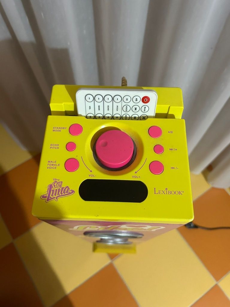 De vânzare.Boxa SOY LUNA 550 de lei,scaun de birou 450 si covoare 350
