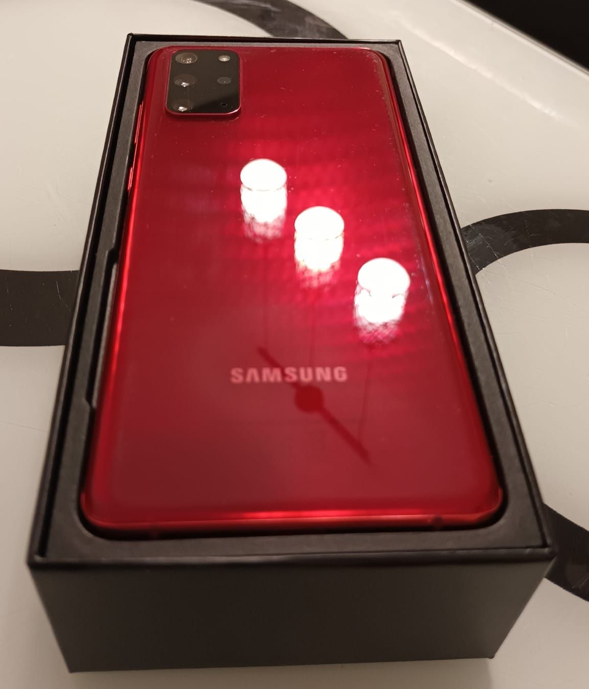 Samsung S20 plus  +  doua huse mobilfox+folie nouă