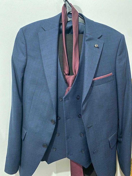 Костюм-тройка Cardozo