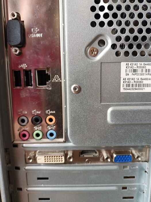 Calculator ASUS cu monitor LG