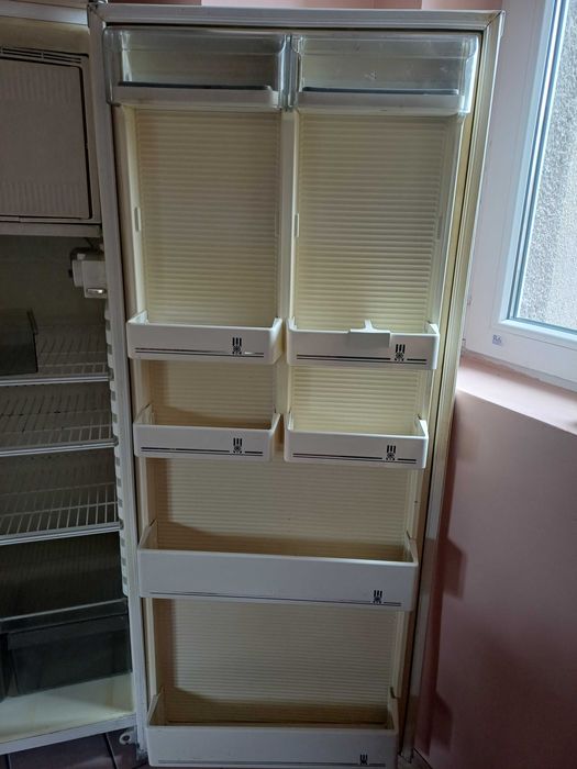 Хладилник,  работещ, голям