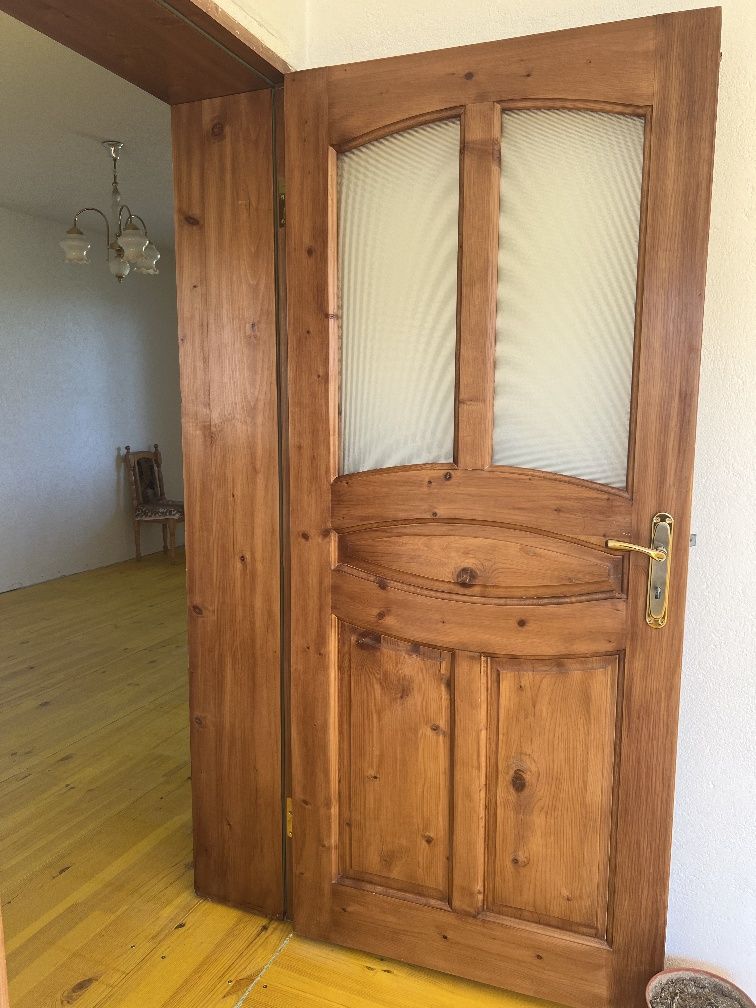 Продавам дървени врати