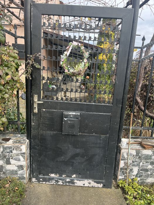 Входна желязна врата