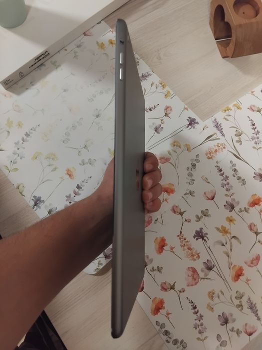 iPad Air Model Number-ME8998LL/A