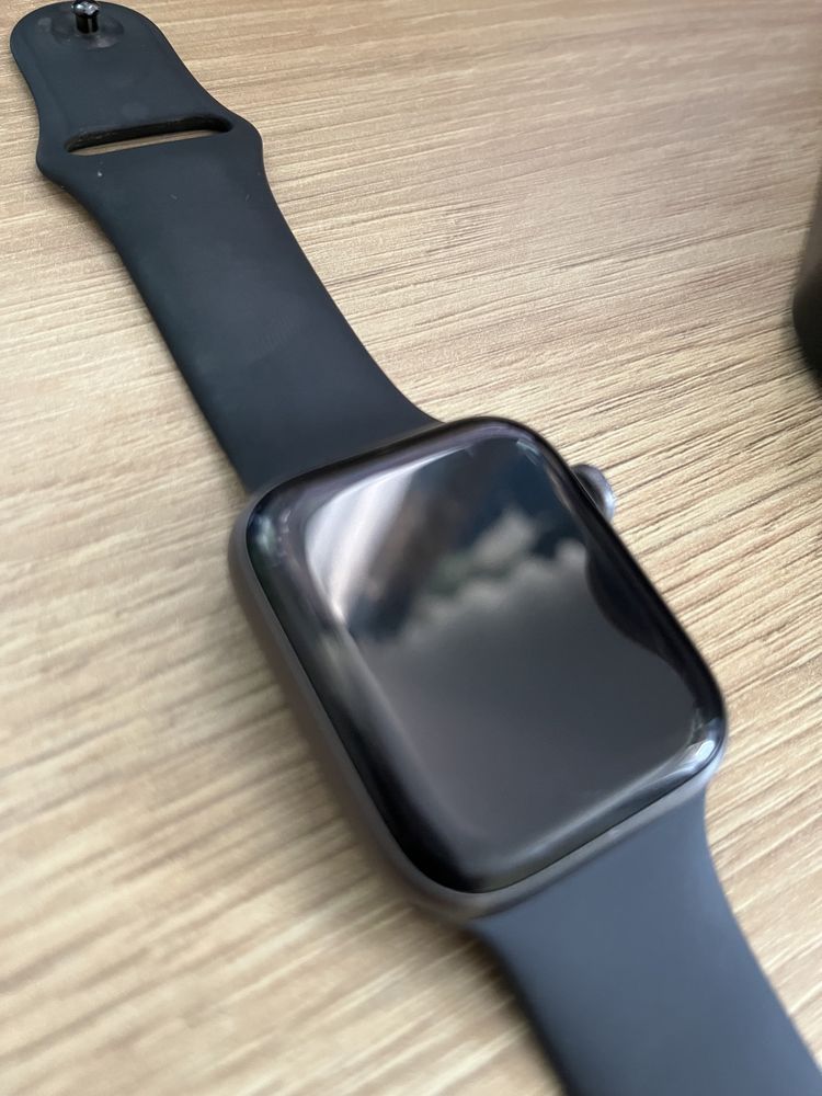 Apple Watch 4 - 44mm Space Grey Black band