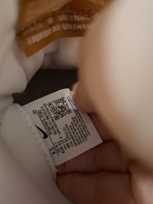 Nike Dunk noi cu eticheta