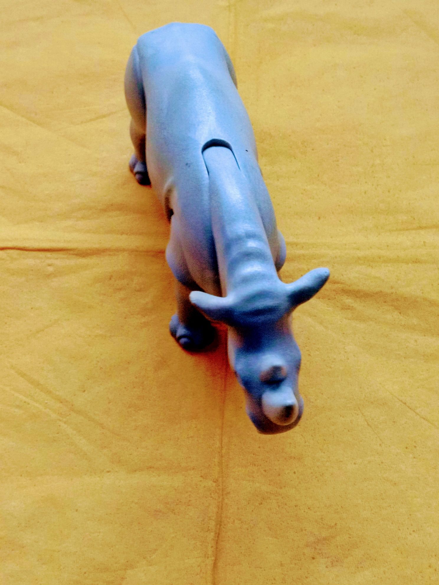 Rinocer- play mobil-capul și picioarele sunt mobile