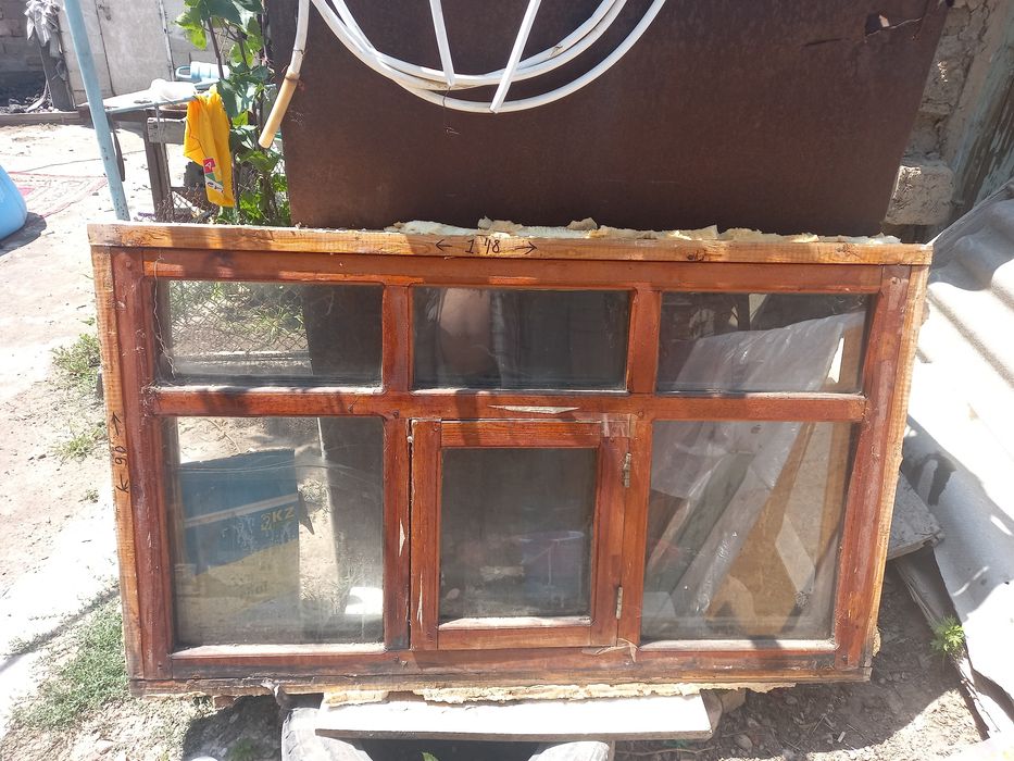 Оконные рамы со стеклами