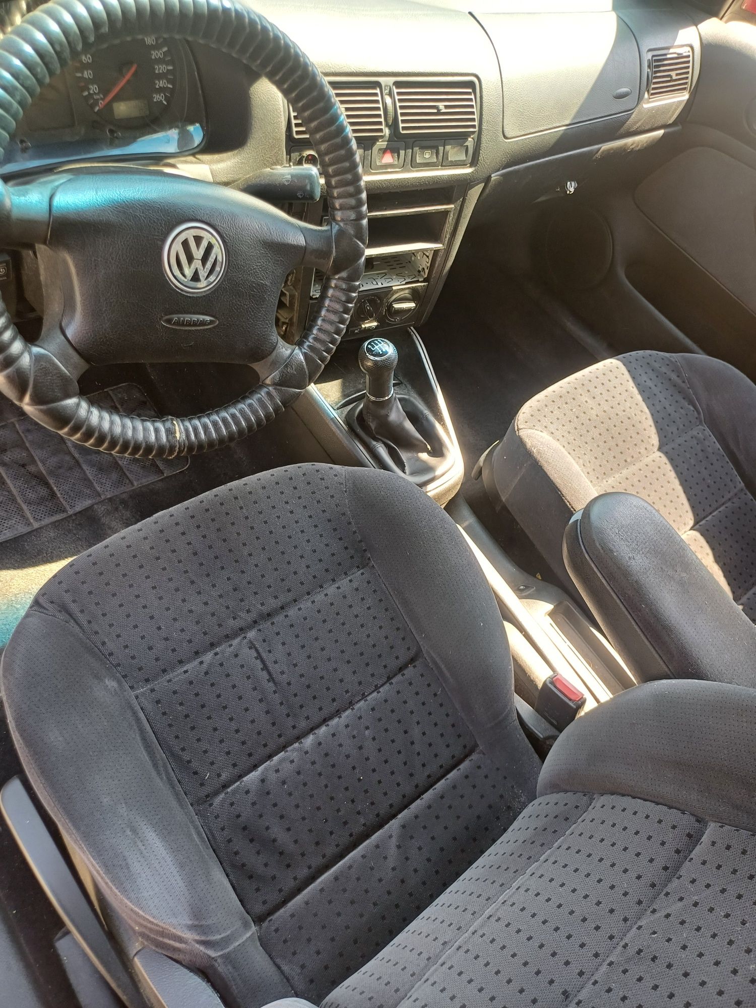 Golf 4 2000г 1.6sr цял или на части