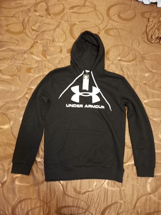 Vând hanorac Under Armour