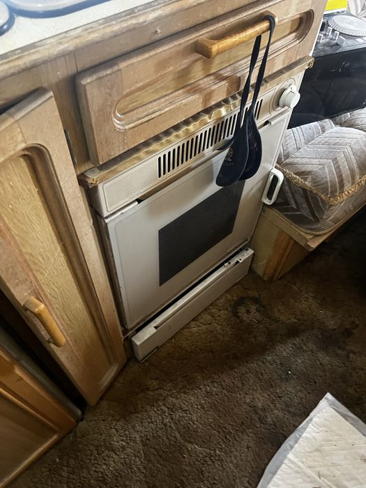 Каравана суйфт чаленджер4.40м