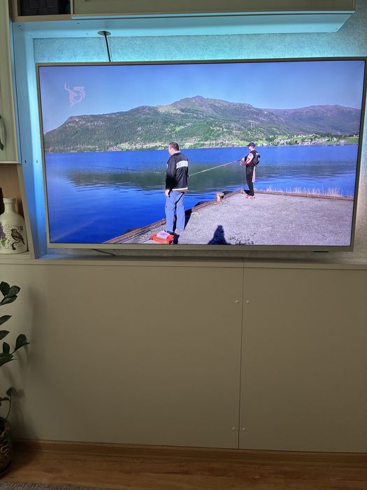 Телевизор PHILIPS  истнски андроид