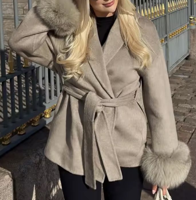 Палто от вълна с естествен косъм на ръкавите