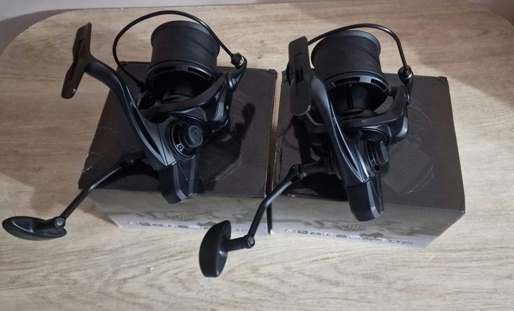 Set 2 mulinete NGK 8000//noi