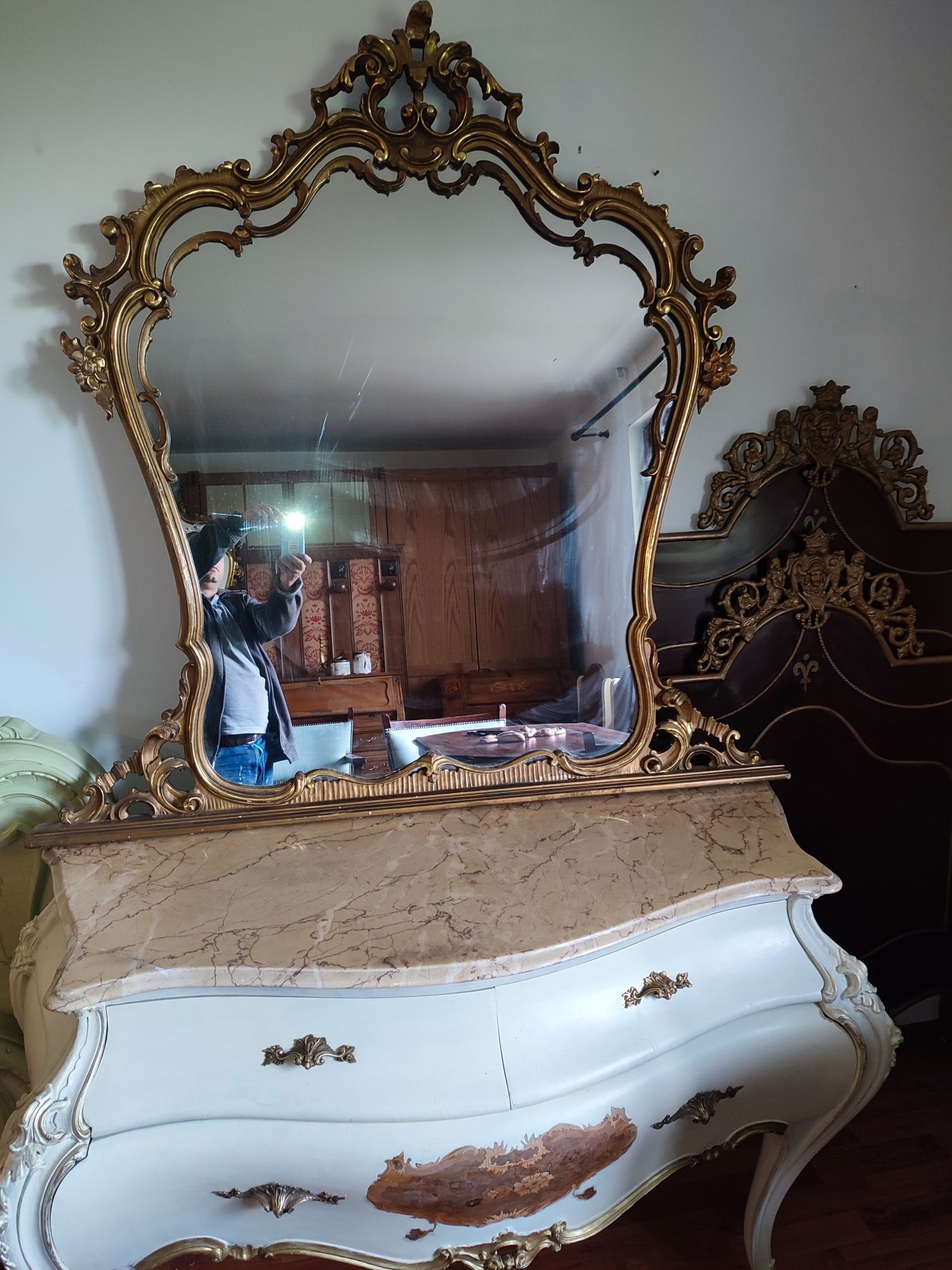 Comoda bombata  venețiană cu oglinda