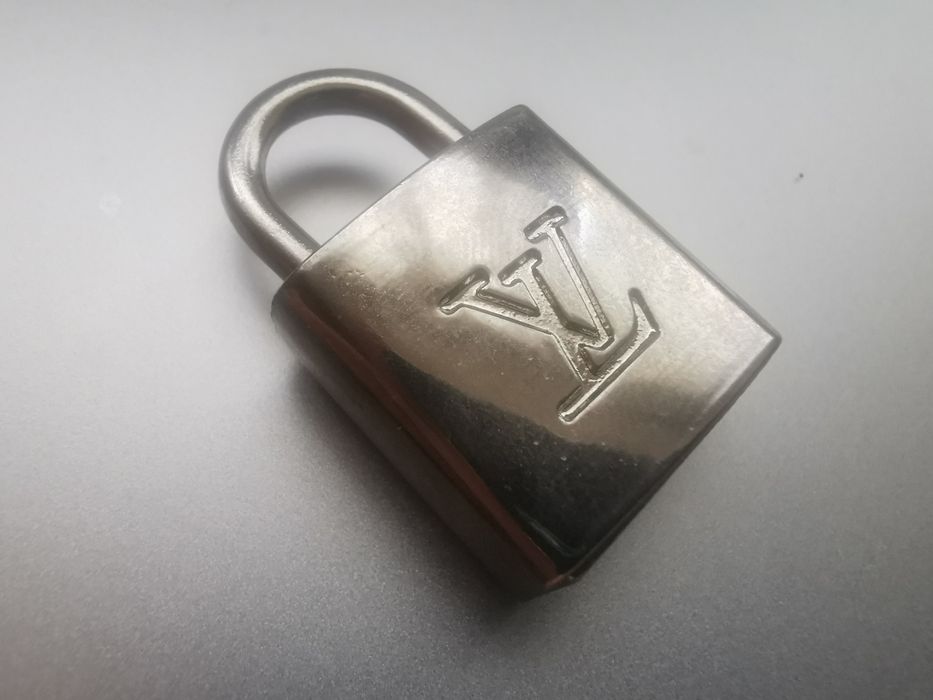 Breloc Louis Vuitton Lacatel breloc LV