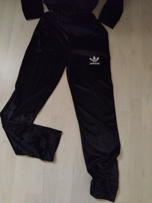 Trening dama Adidas din catifea, S.