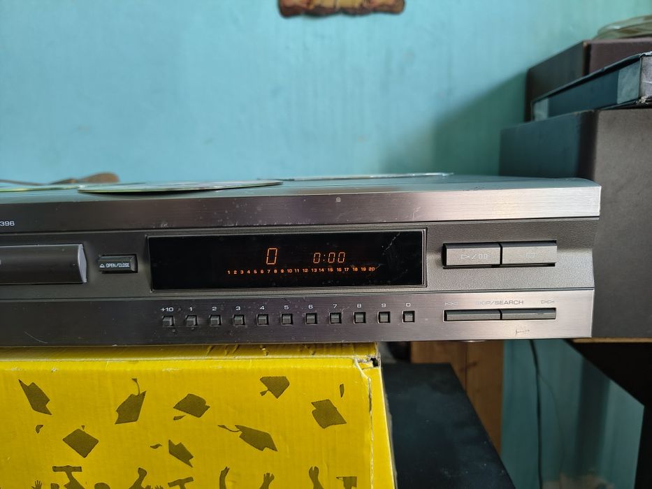 Yamaha. Cd player