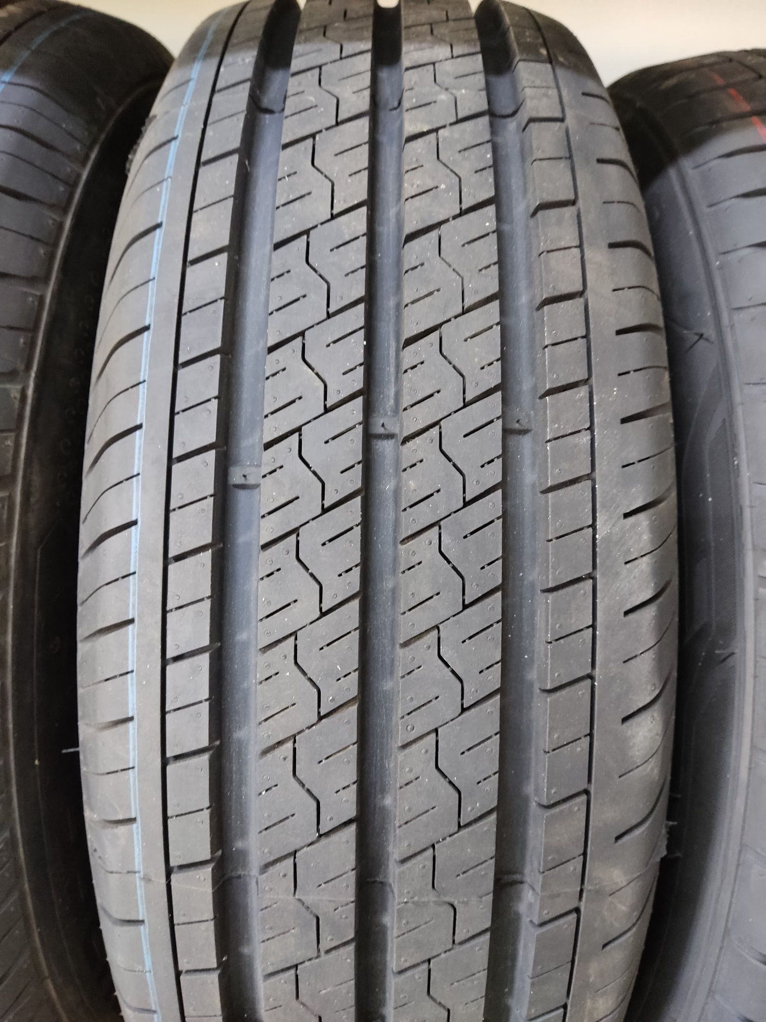 Three-A 215/65R16C EffiTrac