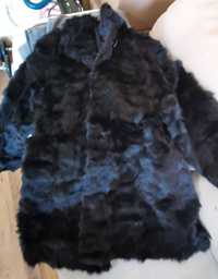 Продавам черно дамско палто от естествена кожа