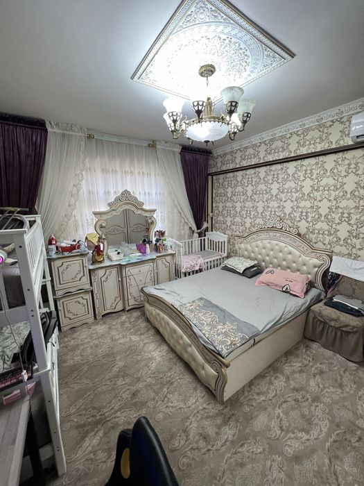 Nurafshon ko’chasida 4 xonali 130 kv 2 ta saunzel 2 ta dush tayyor