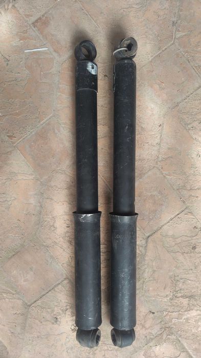 пара амортизаторов ТОКИКО