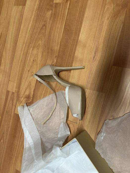 Vand sandale din piele naturala elegante! Purtate o singura data!