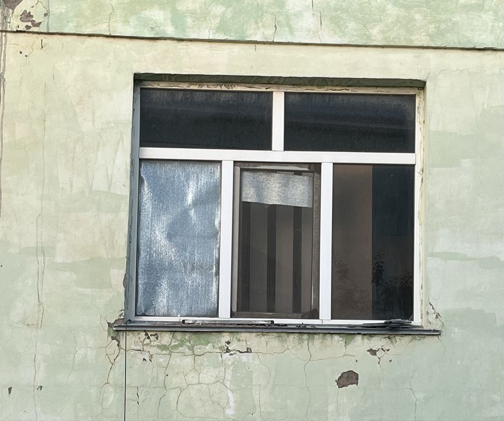 Акфа терезе сатылады.
